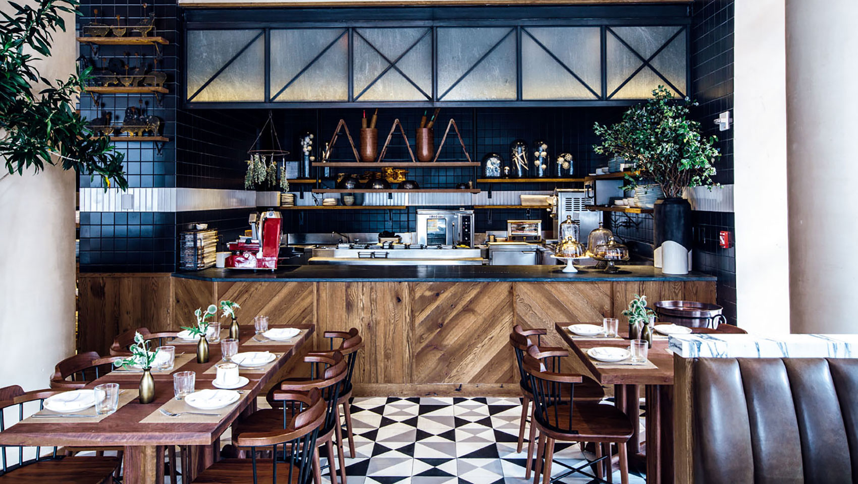 L'Amico restaurant Open Kitchen design with wooden counter and tables